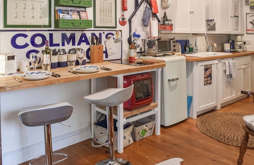 Wangford Cabaña | Alec Hill's Bakehouse