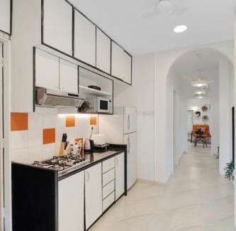 Ranwar Cama Y Desayuno | Aleo 1BHK Bandra W by The Bombay Home Company