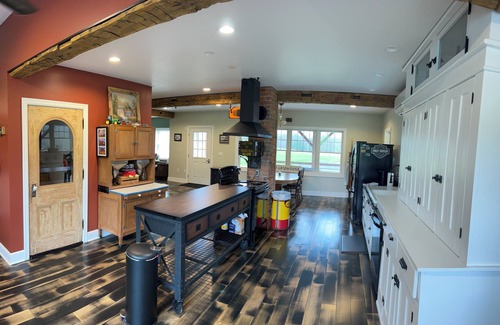 Titusville Otro | Alex and Dorothy's Farmhouse