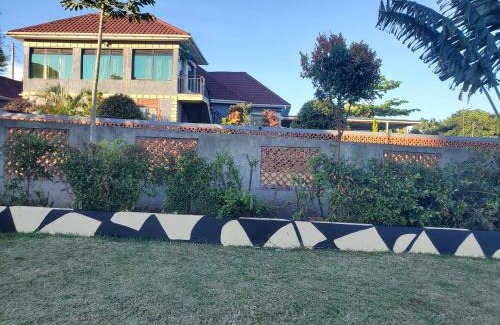 Entebbe Otro | Alice Gardens & Campsite