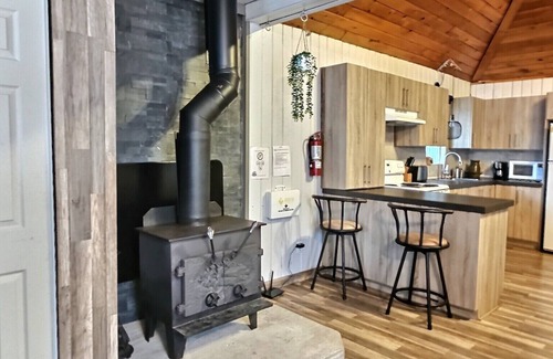 Riviere-Rouge Casa | Alison The Little Getaway with A Private Hot Tub