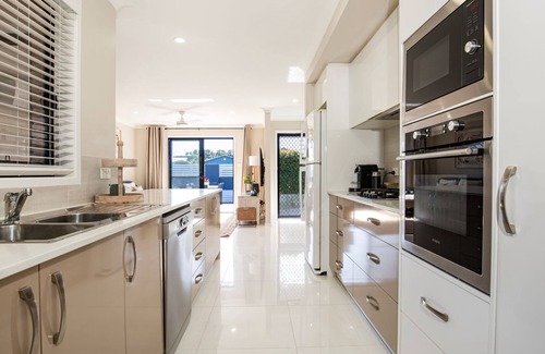Culburra Beach Casa | Alkira - Pet Friendly - 4 Mins Walk to Beach