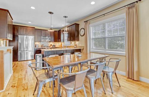 South Haven Casa | All In at Trailside - Community Pool Fire Pit Game Room Nature Trails