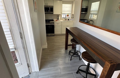 Clearwater Beach Hotel | ALL NEW Cozy Romantic getaway at the Pelican studio!