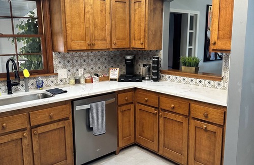 Wichita Casa | All NEW Kitchen & Baths - Pool open thru 9-31-Hot Tub-Game Room-King Beds