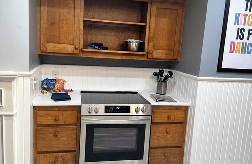 Wichita Casa | All NEW Kitchen & Baths - Pool open thru 9-31-Hot Tub-Game Room-King Beds