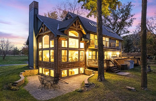 Balsam Lake Cabina | Hermosa cabaña nueva en el lago Balsam! 5500 SF! 75 minutos de MSP! Acogedor y tranquilo
