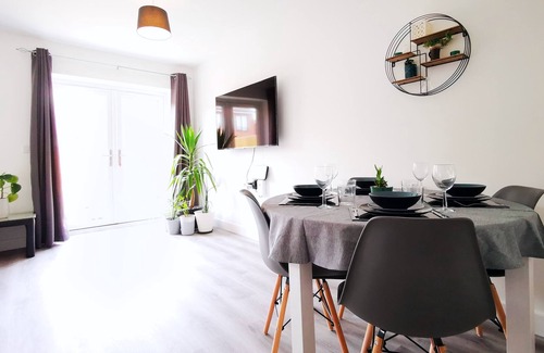 Chorlton-on-Medlock Casa | ALL NEW Stylish Townhouse 5mins To Manchester City Centre