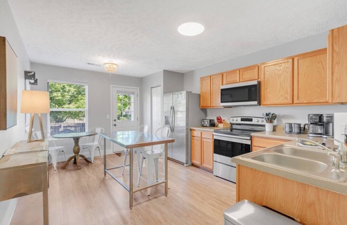 Thompson's Station Apartamento | All on One Level | Big Sofa, Clean & Quiet Stay