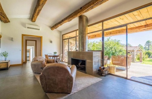Chateau-d'Olonne Apartamento | All recently renewed with clear parquet and modern lighting