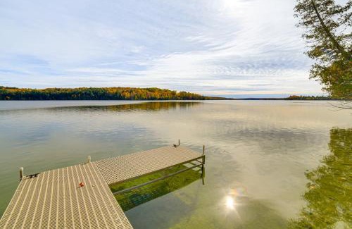Stambaugh Casa | All-Season Adventures! Chicaugon Lakefront Gem