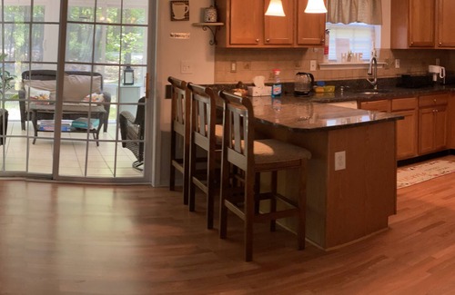 Bushkill Casa | ALL SEASON Cozy Pocono Family Getaway w/ Plenty of Fun Activities