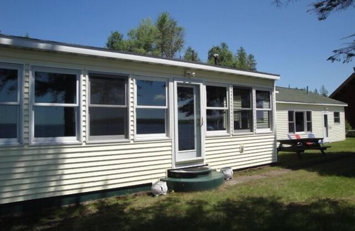 Merriweather Casa | All Season Family Lake Sandy Beach Trail Retreat
