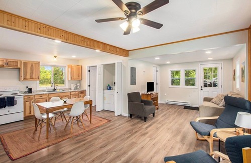 Irons Casa | Pine & Manistee Rivers All Seasons, Modern, Cozy Cabin