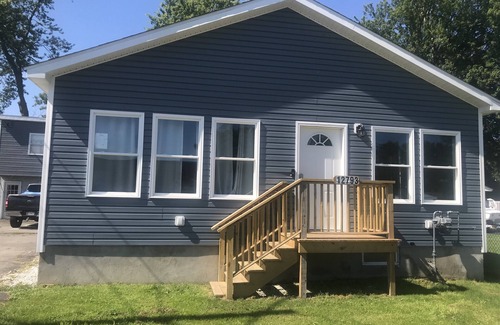 Irving Casa | All Seasons Sunset Bay cottage, walk to beach.