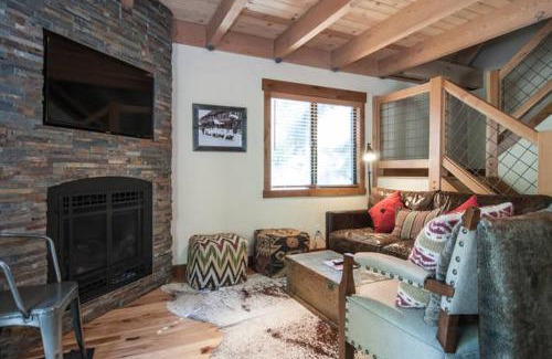 Kingswood Estates Casa | Allenby- LuxuryCabin w Cozy Fireplace, Near Northstar!