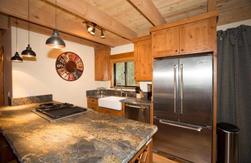 Kingswood Estates Casa | Allenby- LuxuryCabin w Cozy Fireplace, Near Northstar!