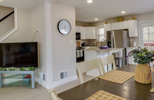 Allentown Casa | Allentown Townhome w/ Deck - 3 Mi to PPL Center!