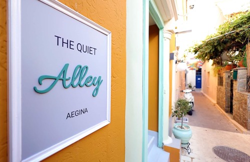 Aegina Apartamento | Alley Studio 1 by Frangki