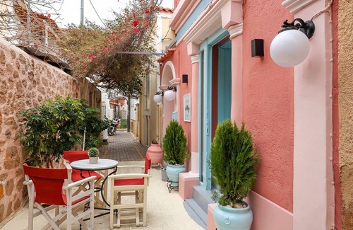 Aegina Apartamento | Alley Studio 1 by Frangki