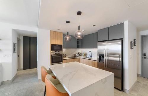 Brighton Casa | Allure 502, Beachfront Penthouse by ZenBreak