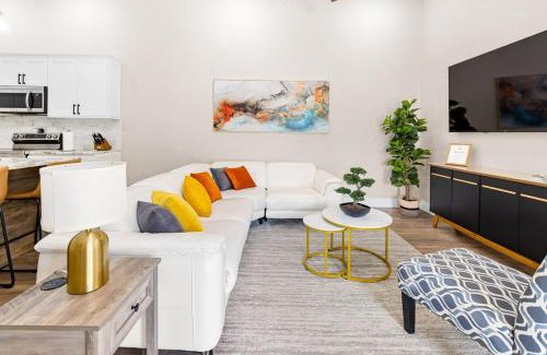 Wellington Villa | Alluring Luxury Oasis, Modern Comfort & Relaxation