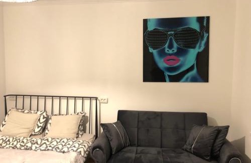 Kesklinn Apartamento | Ally's Urban Cozy Studio Juhkentali 42 Tallinn near city centre airport next to bus station