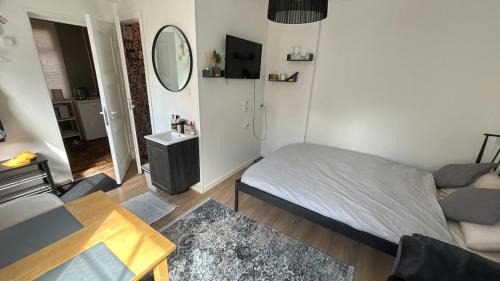 Kesklinn Apartamento | Ally's Urban Cozy Studio Juhkentali 42 Tallinn near city centre airport next to bus station