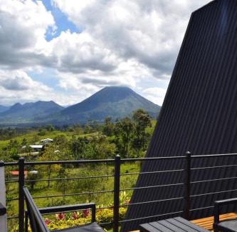 Monterrey Chalet De Esquí | Alma Luna Villa Arenal