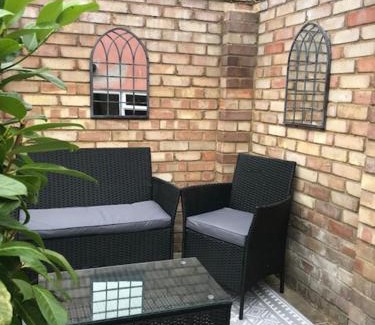 Clare Casa | Almond Cottage Clare - 2 bedroom English Cottage