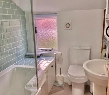 Clare Casa | Almond Cottage Clare - 2 bedroom English Cottage