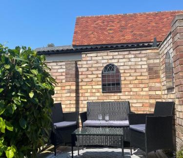 Clare Casa | Almond Cottage Clare - 2 bedroom English Cottage