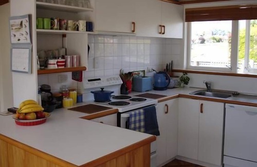 Wharewaka Cabaña | Casi pequeña casa de campo acogedor frente al lago