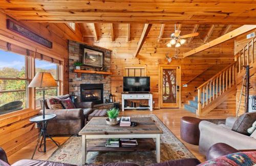 Gatlinburg - Pigeon Forge Casa | Almost Heaven- Gatlinburg Dream Smoky Mountain Retreat