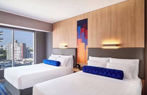 Leuro Hotel | Aloft Lima Miraflores l Breezy 2 Queens l Pet-friendly Hotel w/ Indoor Pool