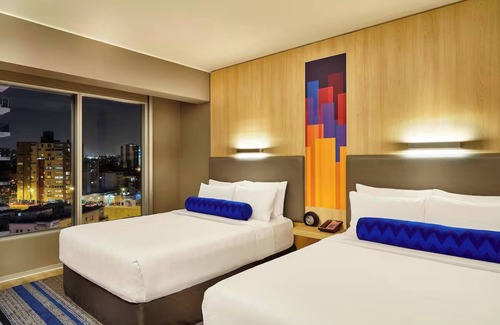 Leuro Hotel | Aloft Lima Miraflores l Breezy 2 Queens l Pet-friendly Hotel w/ Indoor Pool