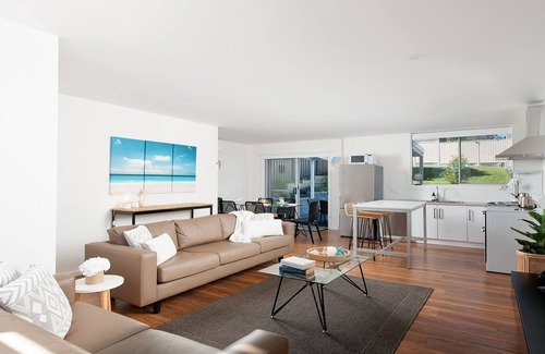 Fingal Bay Villa | Aloha Beach House - close to beach