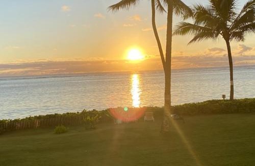 Punaluu Apartamento | Aloha Beach Retreat, Ocean Front With AC