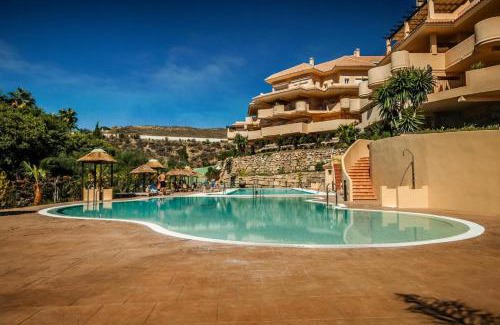 Marbella Apartamento | Aloha Hill Club Exclusive Apartment with Premier Resort Amenities