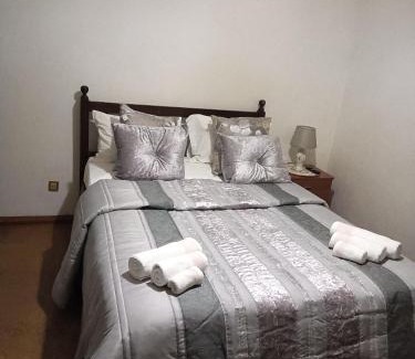 Santo Andre Cama Y Desayuno | Alojamento Local Largo da Igreja