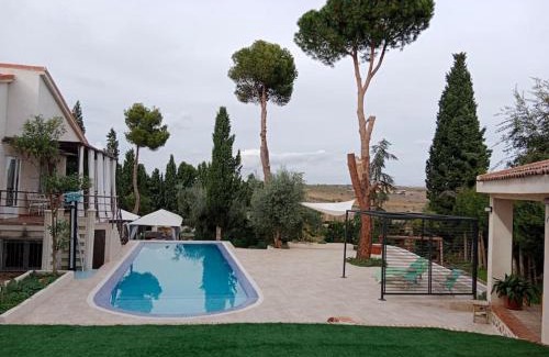 Guadamur Casa | Alojamiento con piscina a 10 minutos de Puy du Fou Toledo