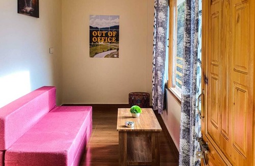 Old Manali Hotel | Alooma Valley View Stays