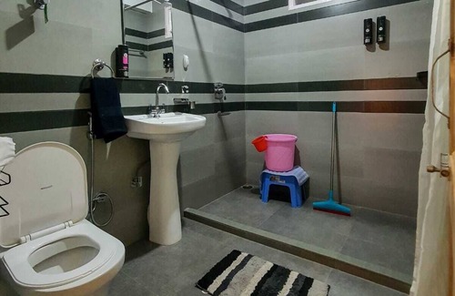 Old Manali Hotel | Alooma Valley View Stays