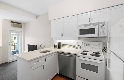 Village North Condominio | Alpenglow Lodge Family & Work Retreat by MVA