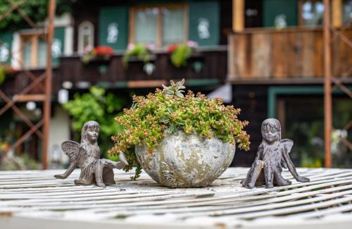 Werfen Apartamento | Alpenrelax Haus Weidmannsheil wohnen im romantischen Forsthaus