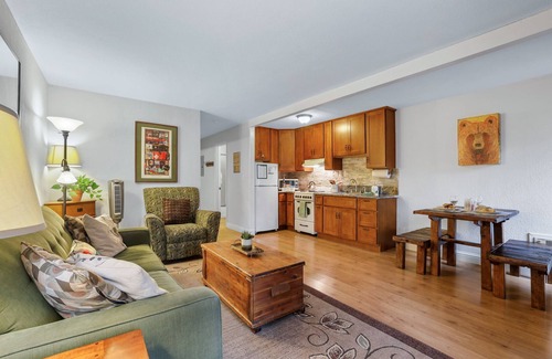 Kingswood Estates Apartamento | Alpine Alcove: Tahoe Tranquility Near Kings Beach