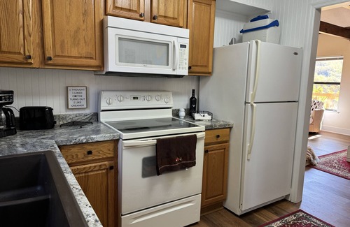 Burnsville Casa | Alpine Village - Townhouse
