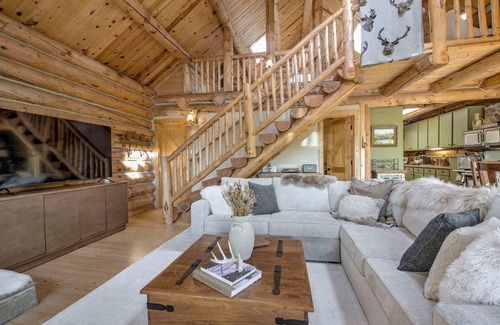 Michigan Hill Cabina | Alpine Vista Chalet - Authentic Log Cabin - Sauna