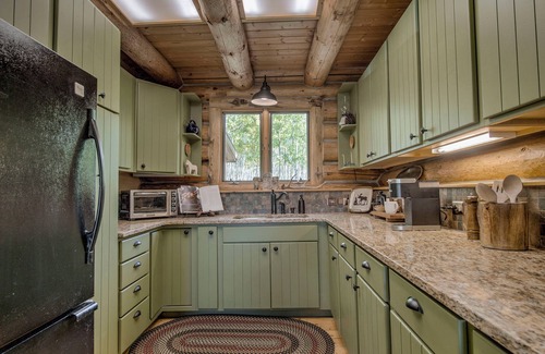 Michigan Hill Cabina | Alpine Vista Chalet - Authentic Log Cabin - Sauna