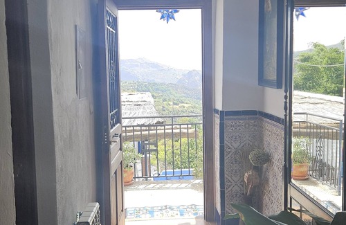 Pitres Apartamento | Alpujarra- Apartamento rural con vistas a la montaña, ideal para grupos.